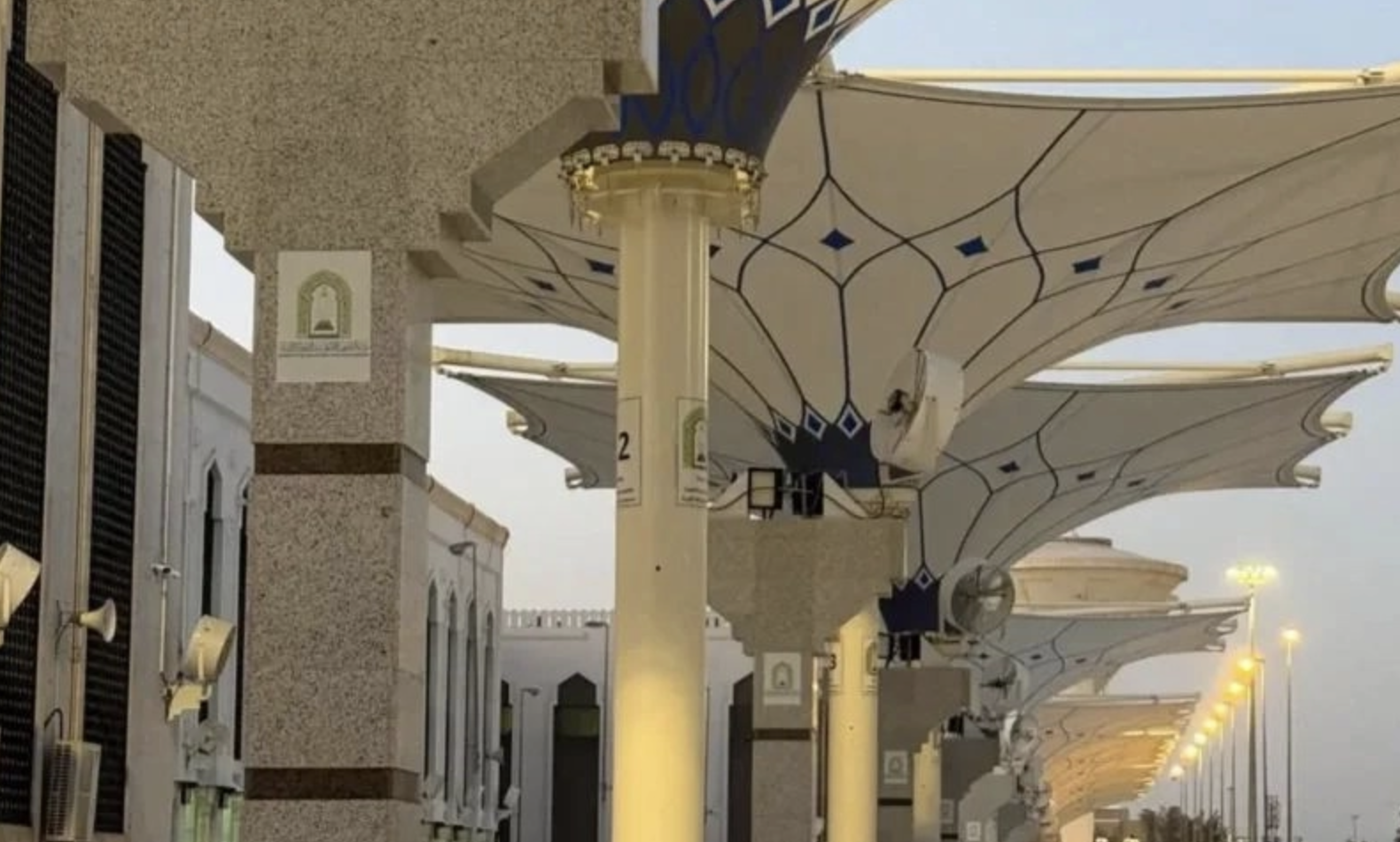Saudi Pasang Payung Pendingin Berteknologi Tinggi di Area Wukuf Arafah untuk Haji 2026